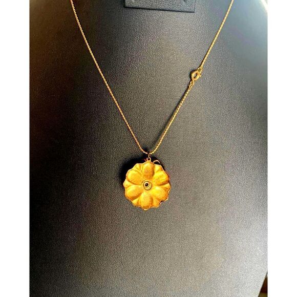 Gorgeous Scroll Pendant with Pearl, in Antique Gold, Unmarked - Picture 5 of 6